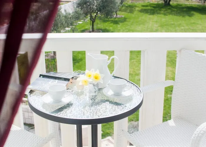 Solo Luxury Family App In Nature Park Apartment